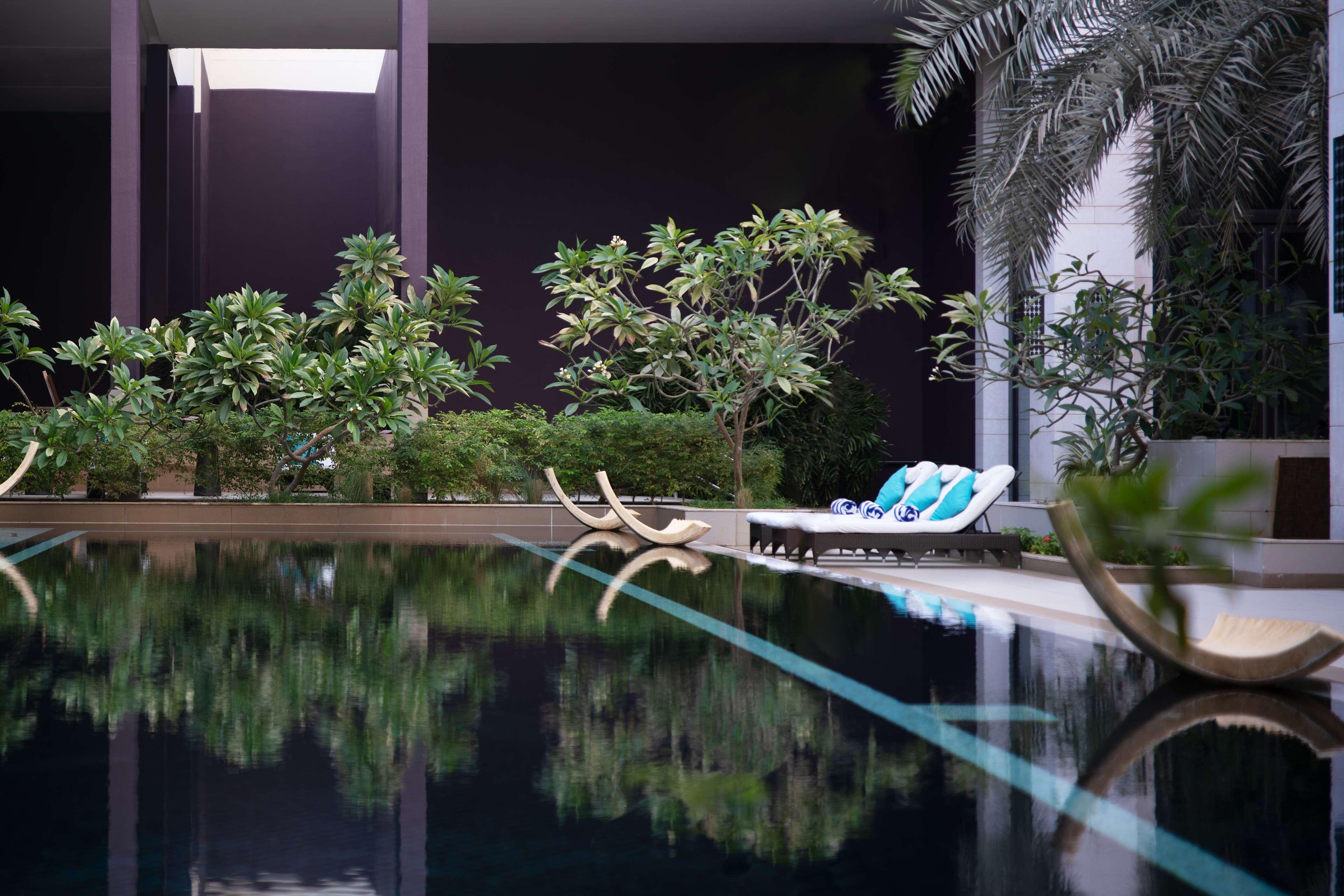 Radisson Collection Muscat, Hormuz Grand Ξενοδοχείο Εξωτερικό φωτογραφία The swimming pool at the hotel