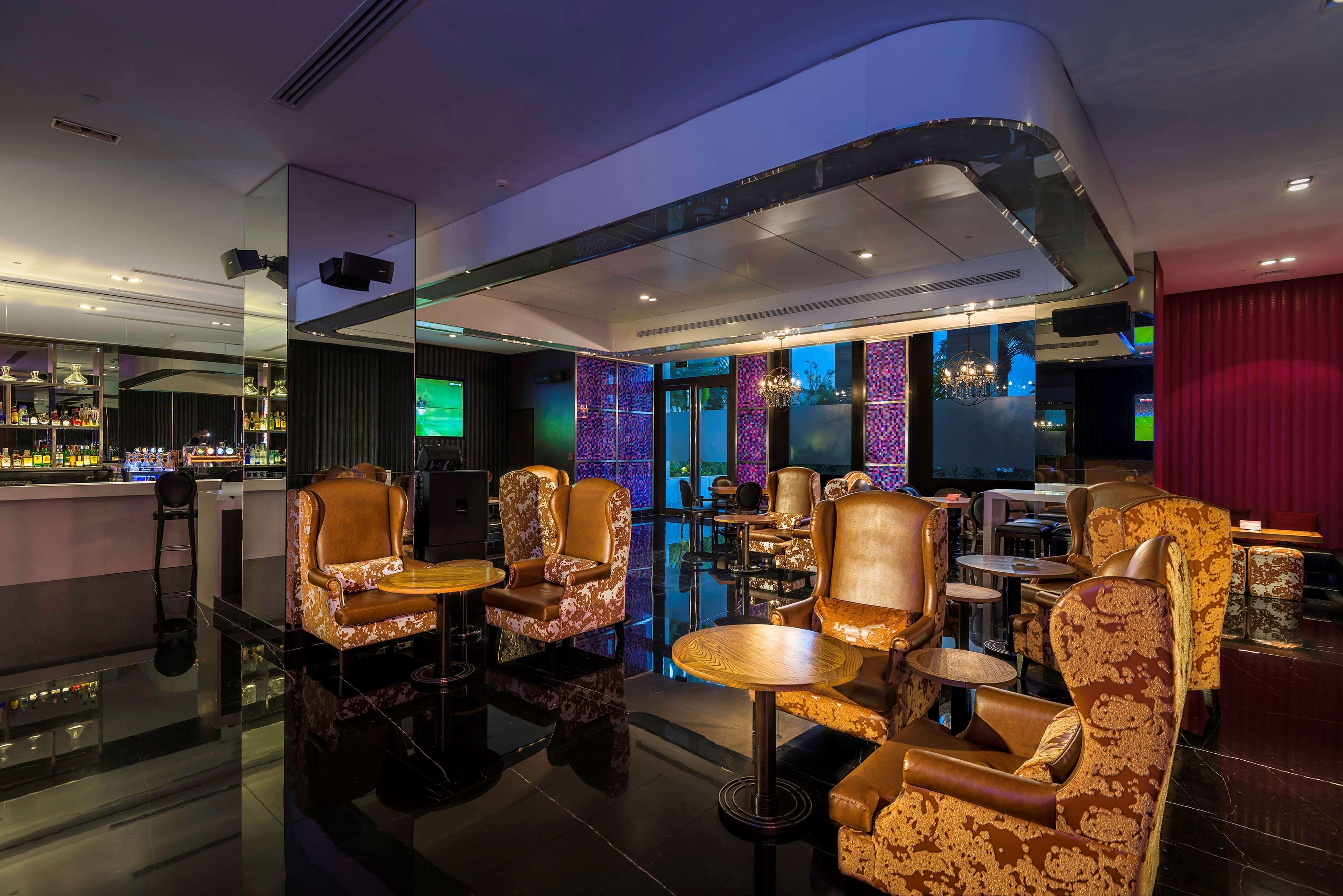 Radisson Collection Muscat, Hormuz Grand Ξενοδοχείο Εξωτερικό φωτογραφία The bar at the 101 lounge