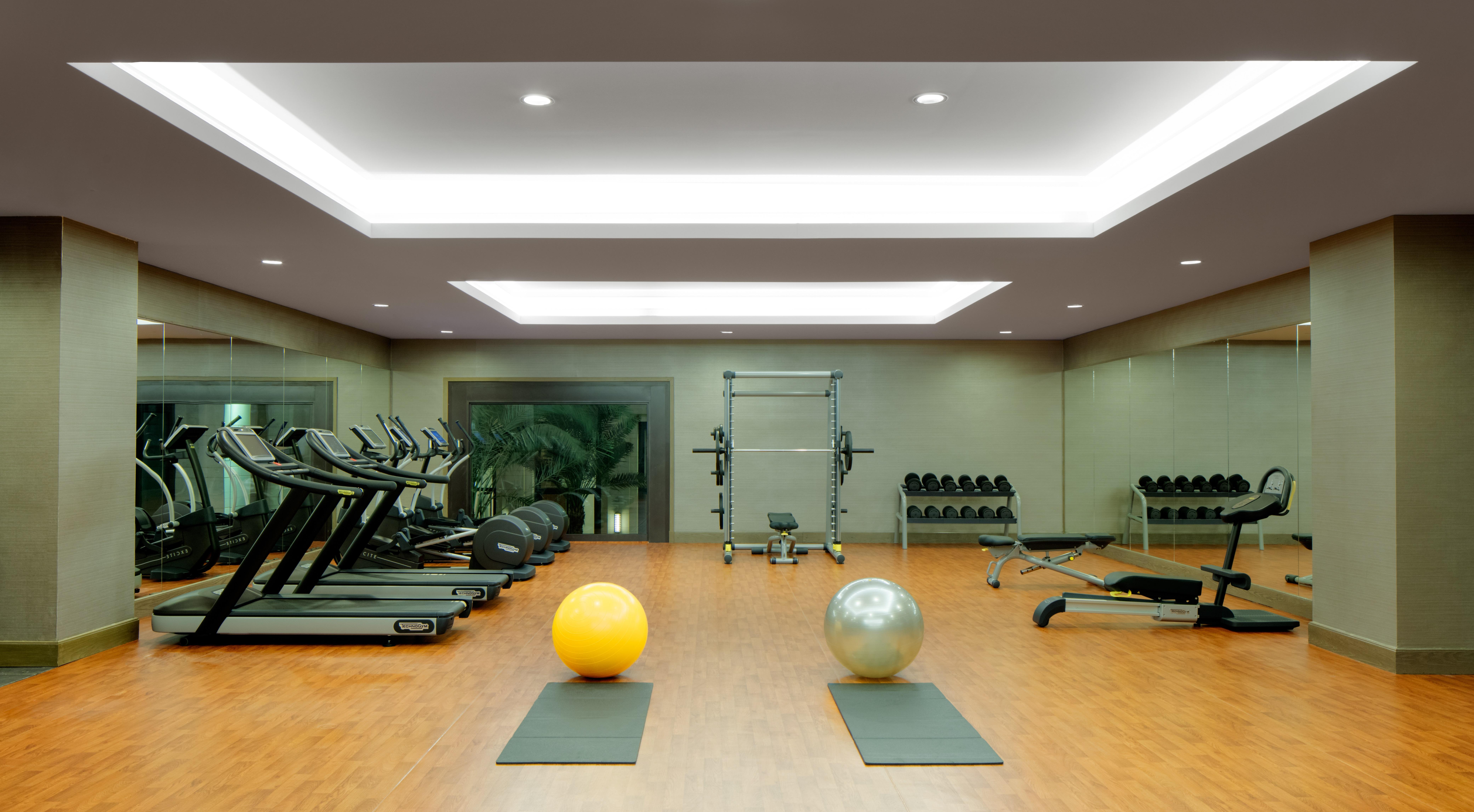 Radisson Collection Muscat, Hormuz Grand Ξενοδοχείο Εξωτερικό φωτογραφία The gym at the hotel