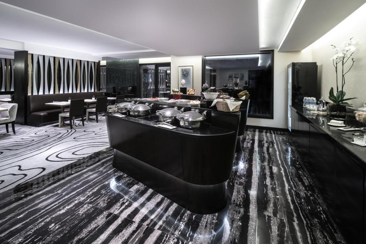 Radisson Collection Muscat, Hormuz Grand Ξενοδοχείο Εξωτερικό φωτογραφία The Club Lounge at the Four Seasons Hotel, Hong Kong