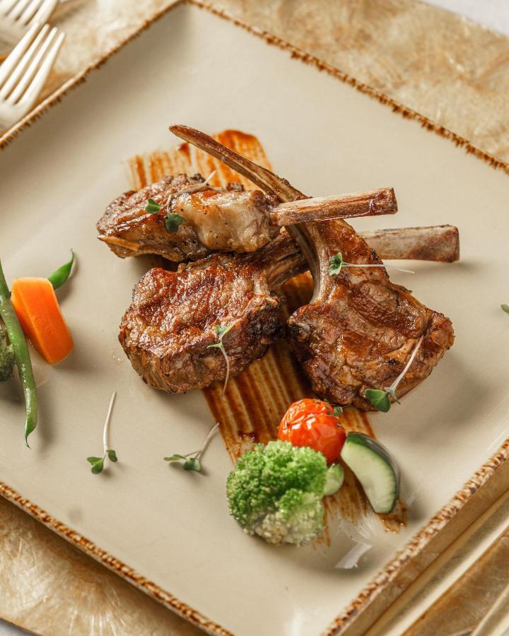 Radisson Collection Muscat, Hormuz Grand Ξενοδοχείο Εξωτερικό φωτογραφία Rack of lamb