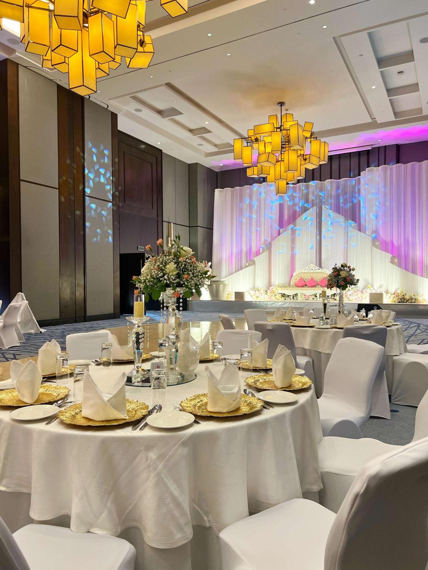 Radisson Collection Muscat, Hormuz Grand Ξενοδοχείο Εξωτερικό φωτογραφία Wedding reception at a hotel
